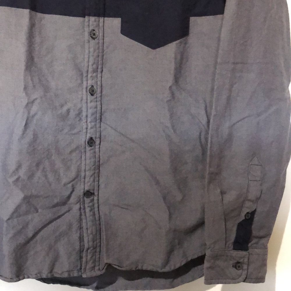 AEO SLIM FIT BUTTON DOWN - Picture 9 of 9